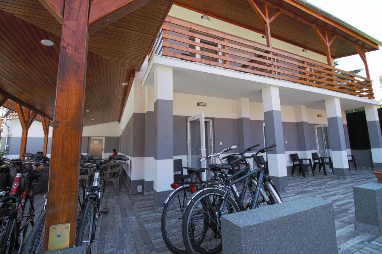 Szitakoeto Panzio Hotel Tiszafüred Buitenkant foto