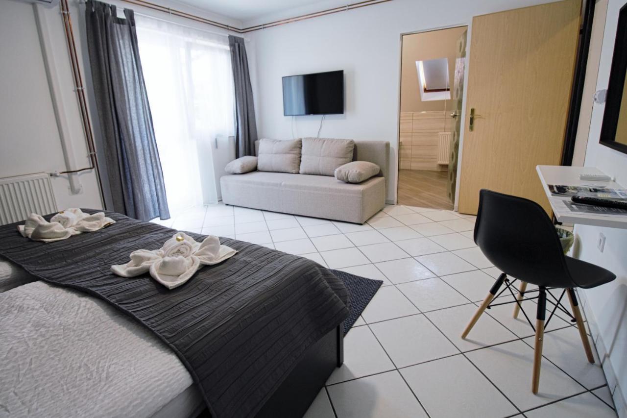 Szitakoeto Panzio Hotel Tiszafüred Buitenkant foto
