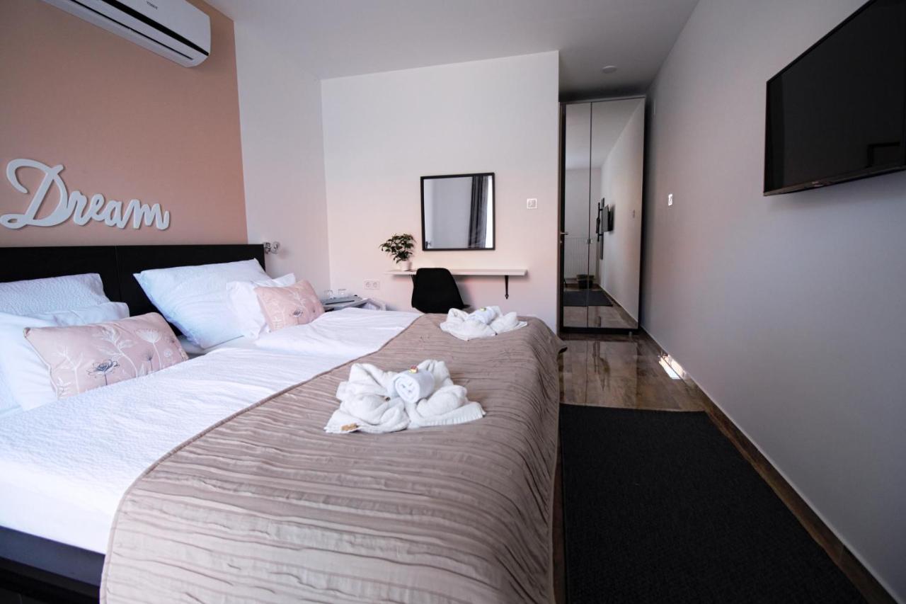 Szitakoeto Panzio Hotel Tiszafüred Buitenkant foto